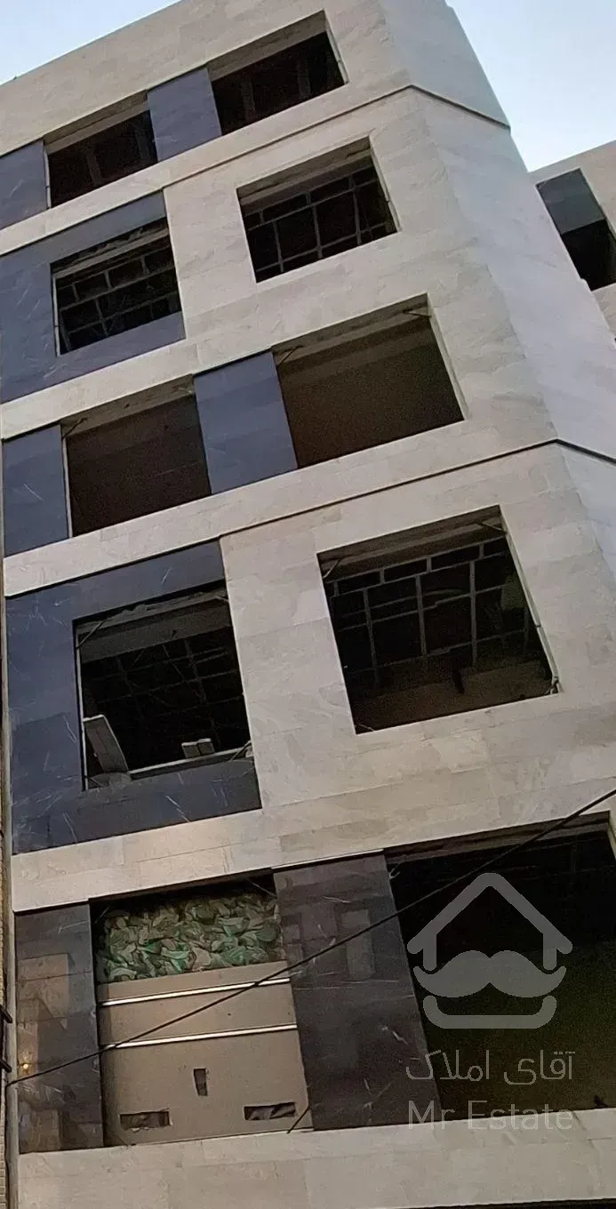 تهاتر یکجا ۴ طبقه هر طبقه ۸۲ متر با کلنگی