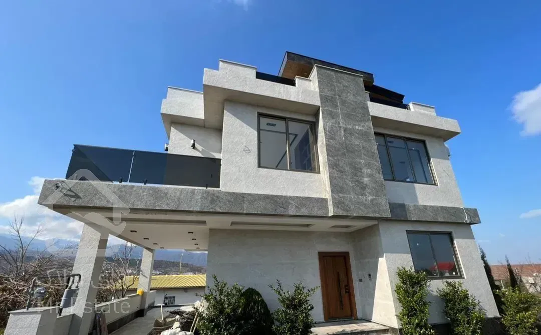 ویلا مدرن ۳۰۰ م بنا،۳۰۰ م زمین،استخر،سند ششدانگ