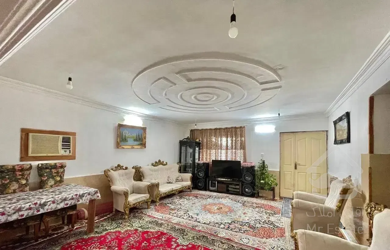 ویلا باغ۱۲۰۰متری با درختان میوه خیلی کم گذاشته