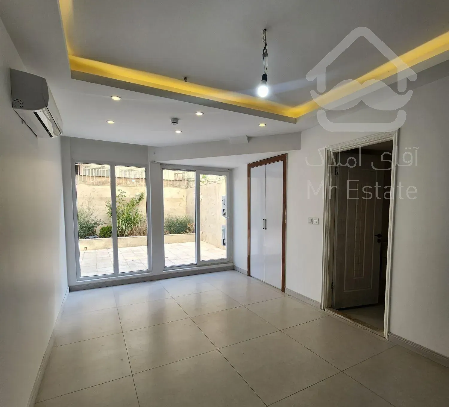 ۲۱۰ متر همکف حیاط دار*پشت حاشیه وکیل آباد