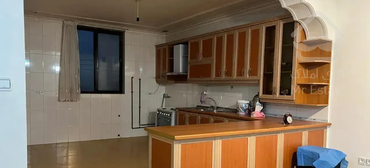 تک واحده ۱۳۰ متری بر خیابان ملک الشعرا