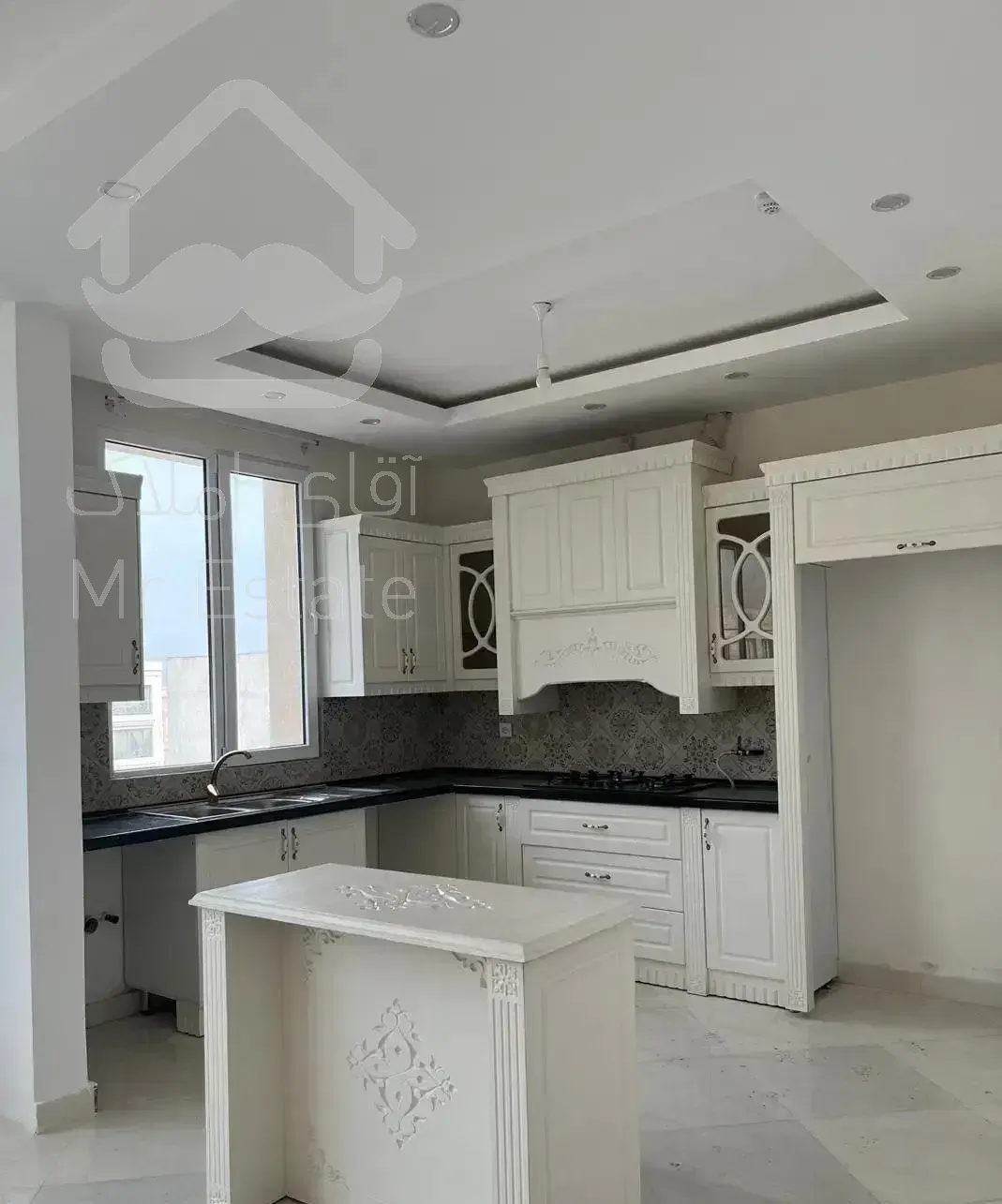 ۱۶۵ متر ۳ نبش( آکواریوم) جلال/ خوش قیمت