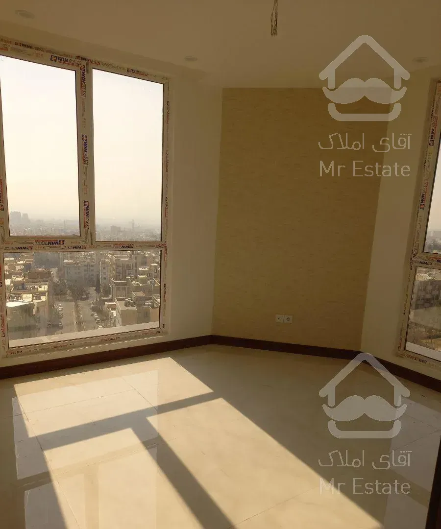 ۱۱۰ متر، رونیکا پالاس، سیمون بولیوار(پونک)