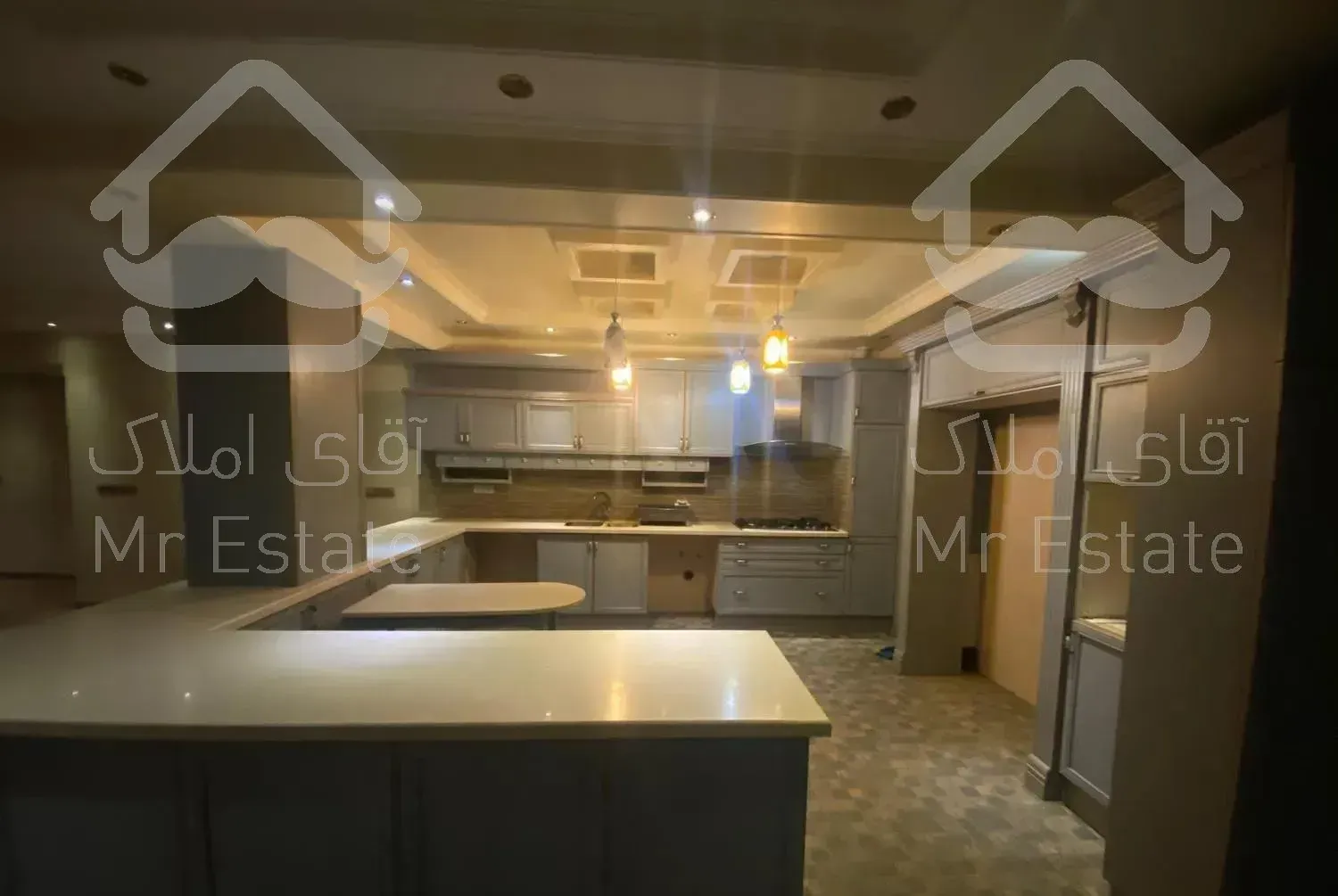 ۲۱۵متر ۳خواب ۲پارکینگ اباذر مهران