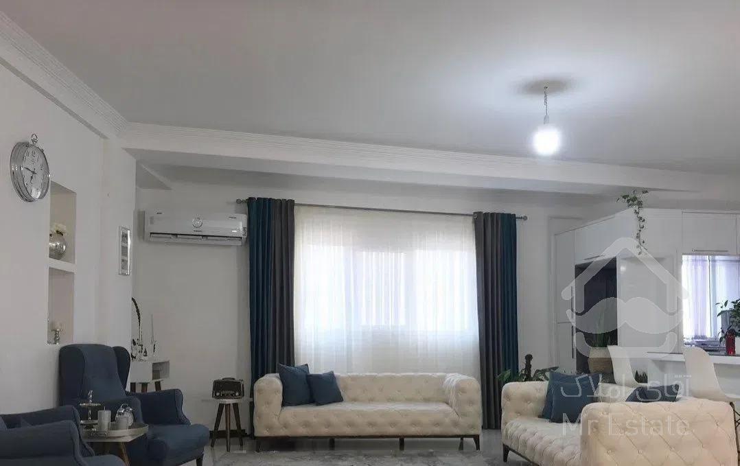 آپارتمان ۱۰۰ متر . سالن پرده خور . مالک منعطف