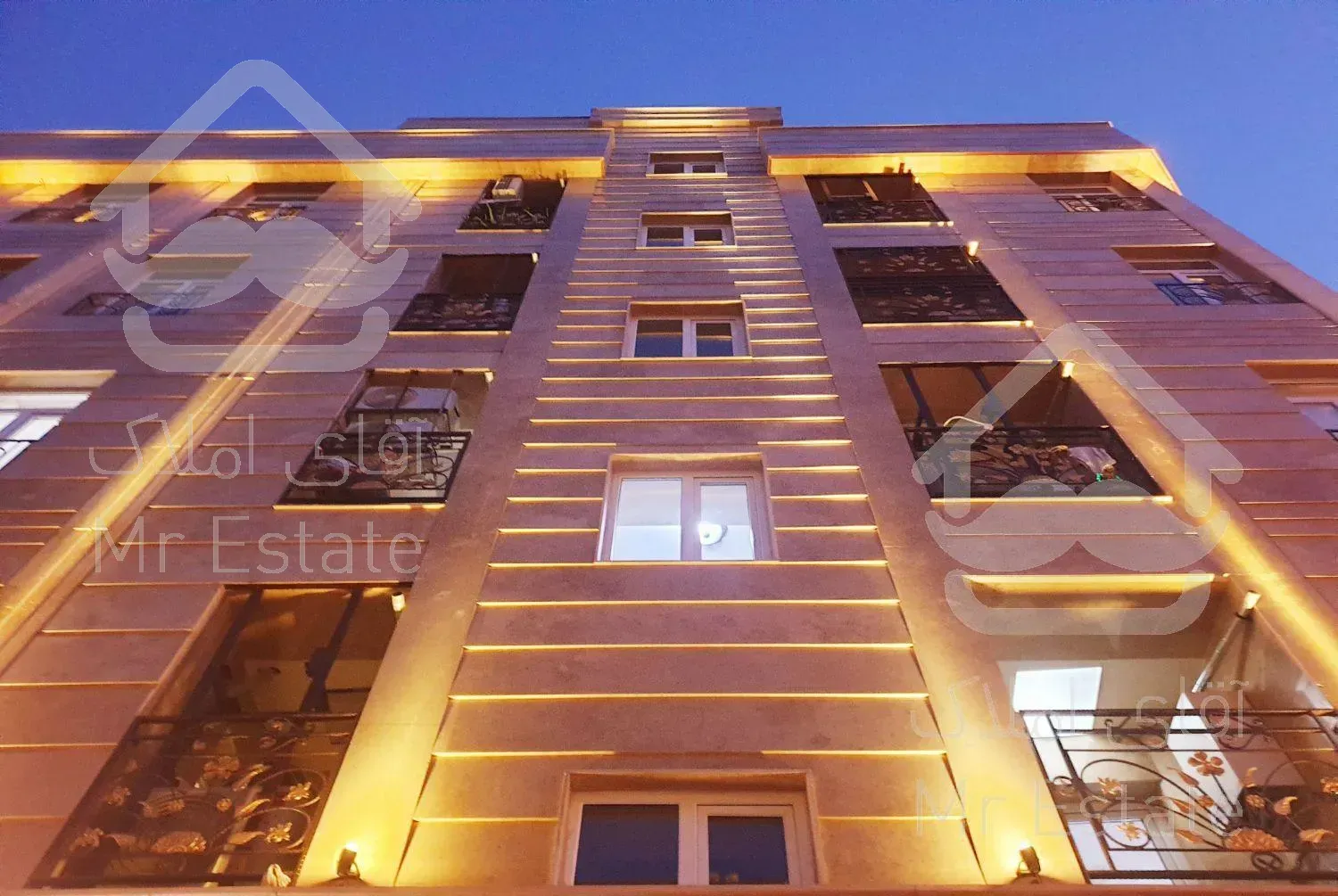 آپارتمان 93 متر غرق نور