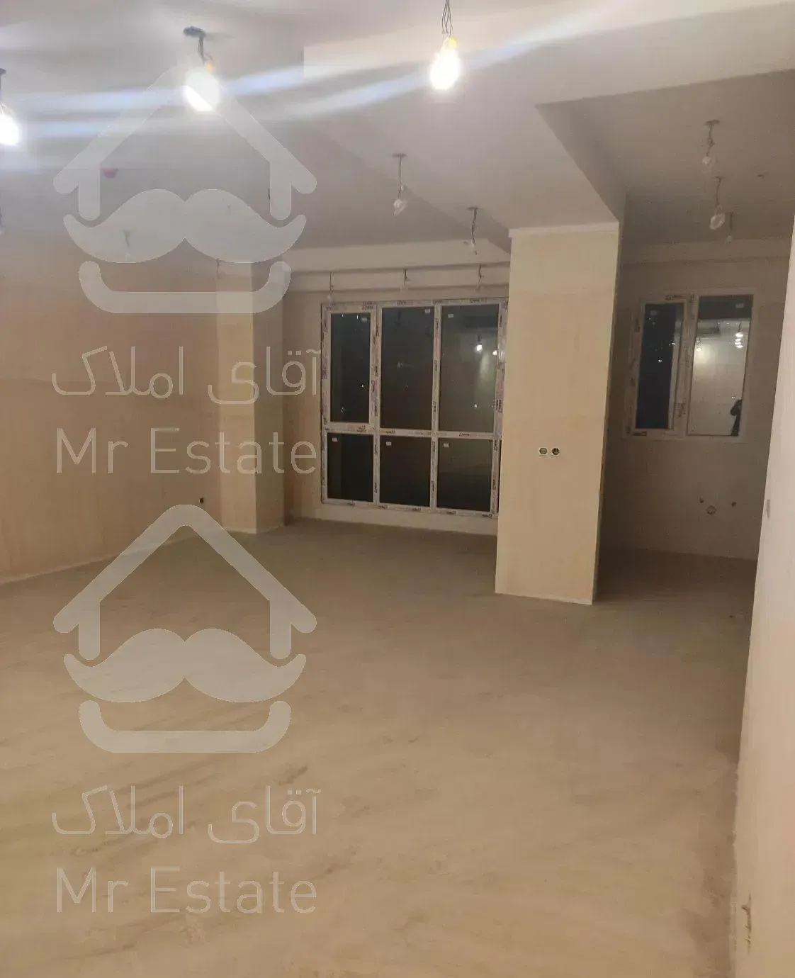 برج باغ کلیدنخوردە 150m