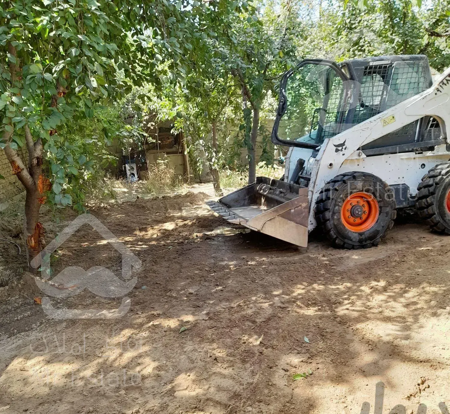 خاکبرداری نخاله ومصالح.کندن استخر بابکت وبیل