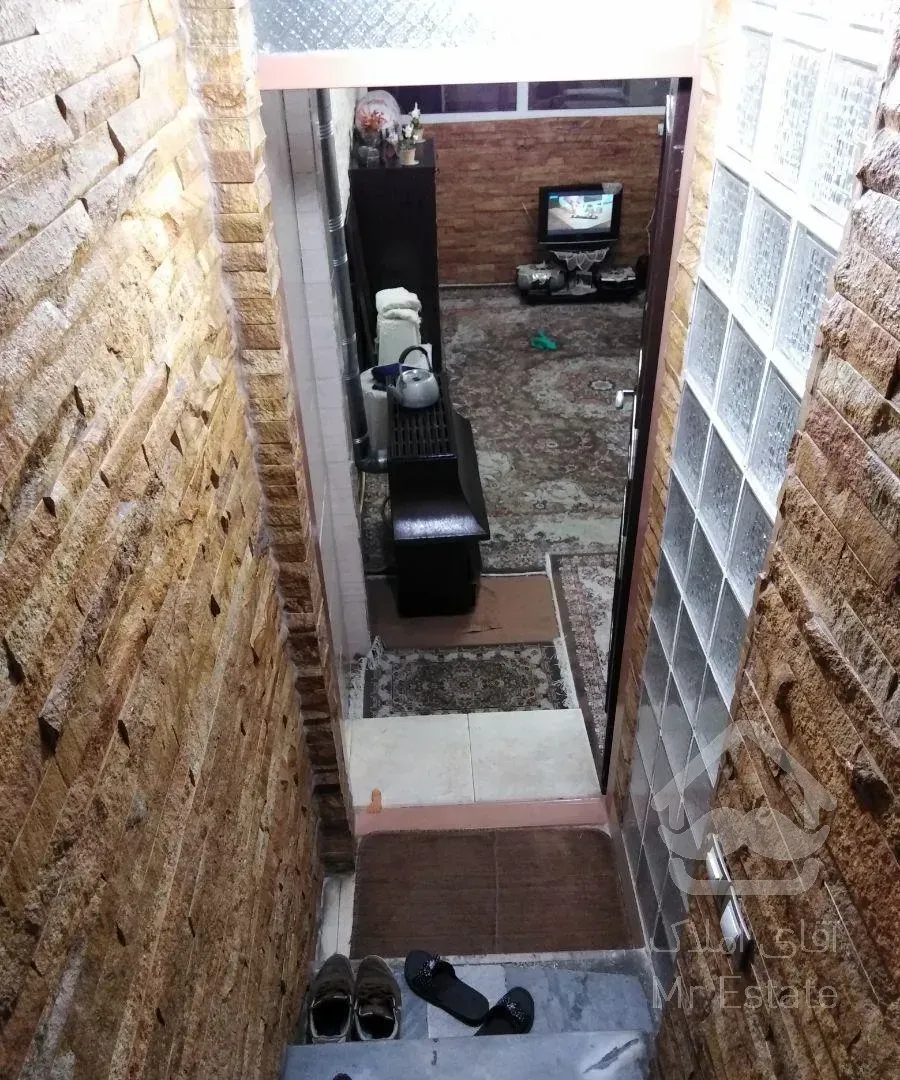 اپارتمان 35 متر زیر همکف 5 متر حیاط استادمعین