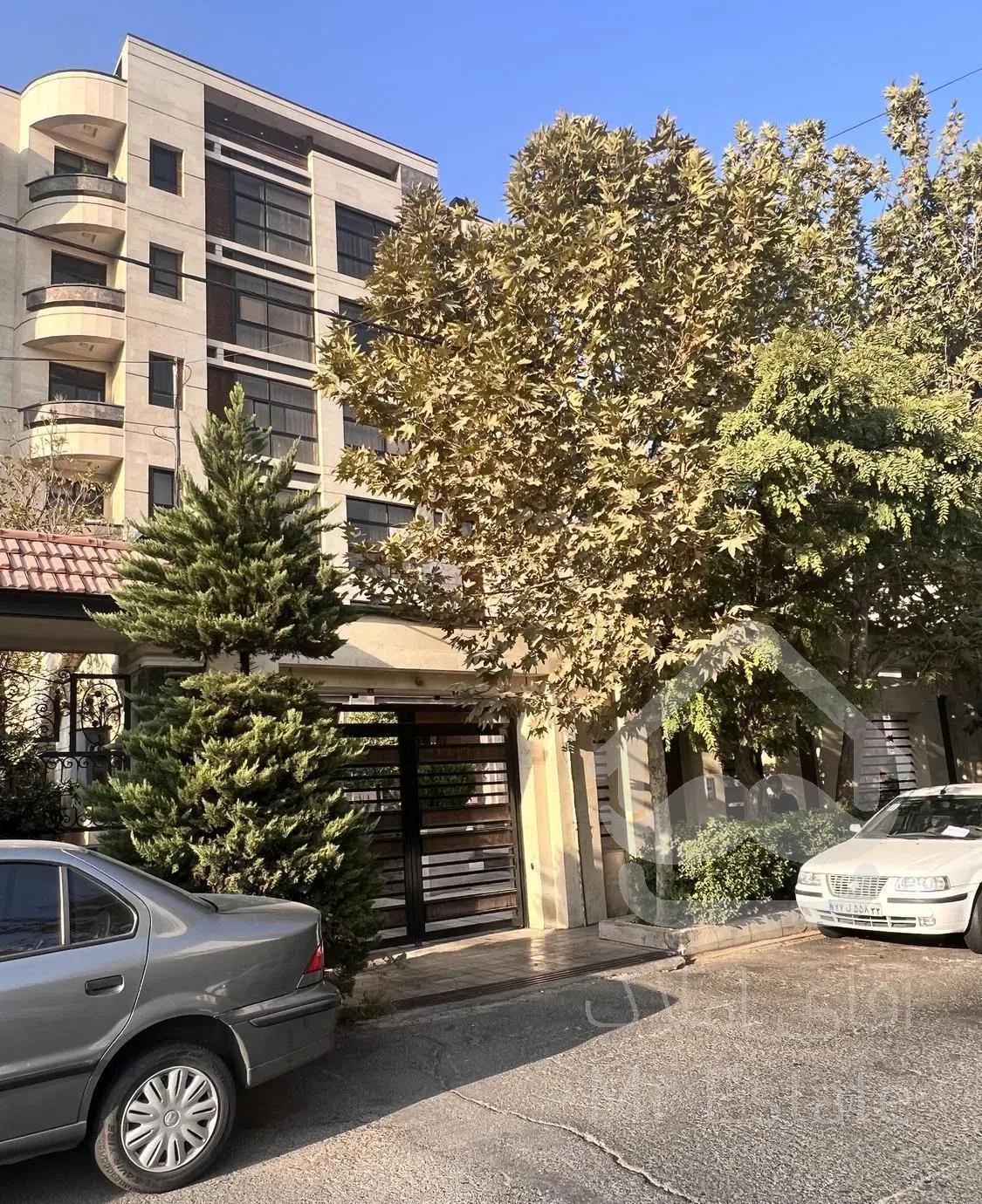 «۱۵۲ متر ۳ خواب صرافها ویو بدون مشرف»