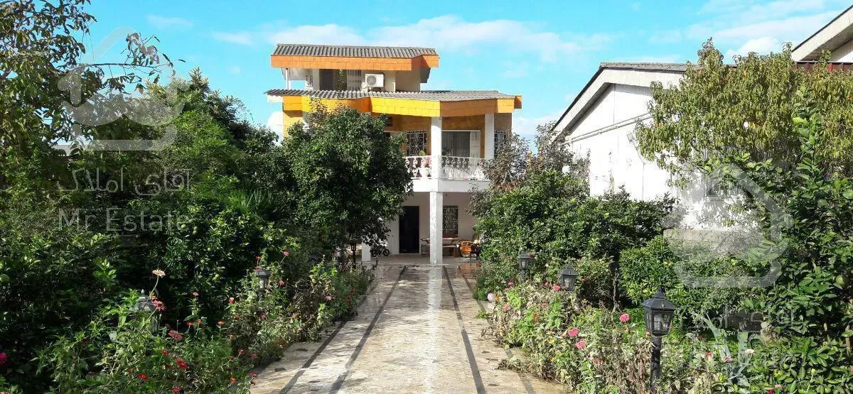 ویلا باغ زیبا با حیاط ۴۵۰ متری