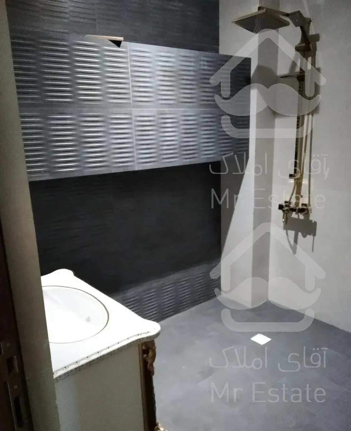 نوساز ۲۱۶ متری ۳ خوابه فلکه اول