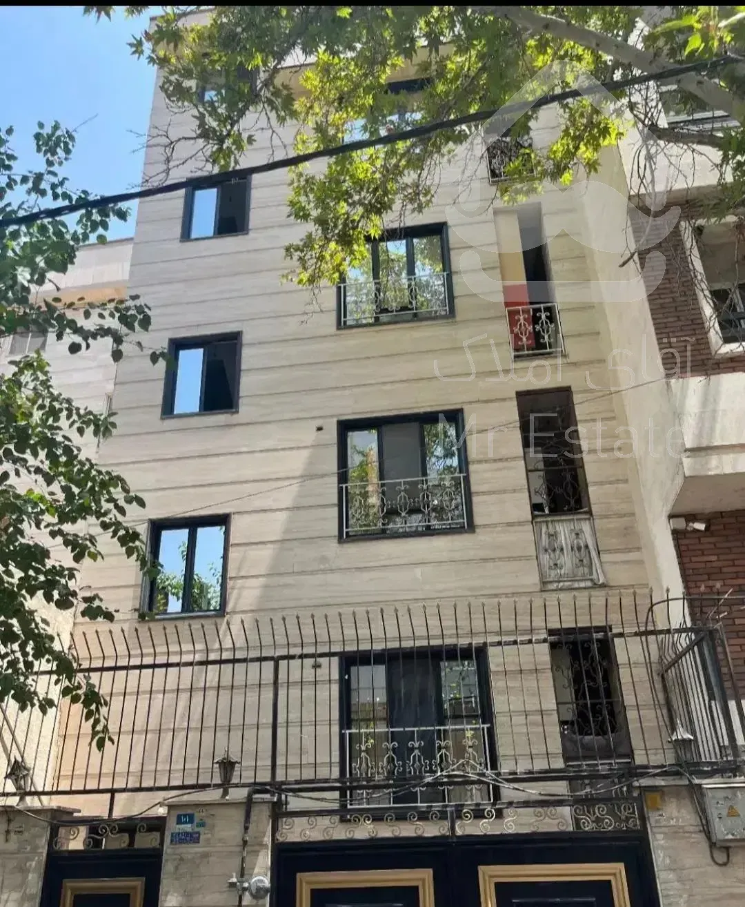 ۹۰متر اپارتمان تکواحد.جمعا ۳ طبقه.بر اسدی منش