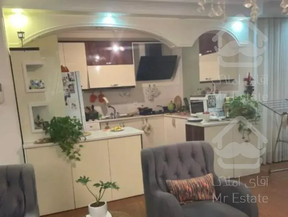 آپارتمان ۱۳۰متری حیاط دربست دربند فول بازسازی