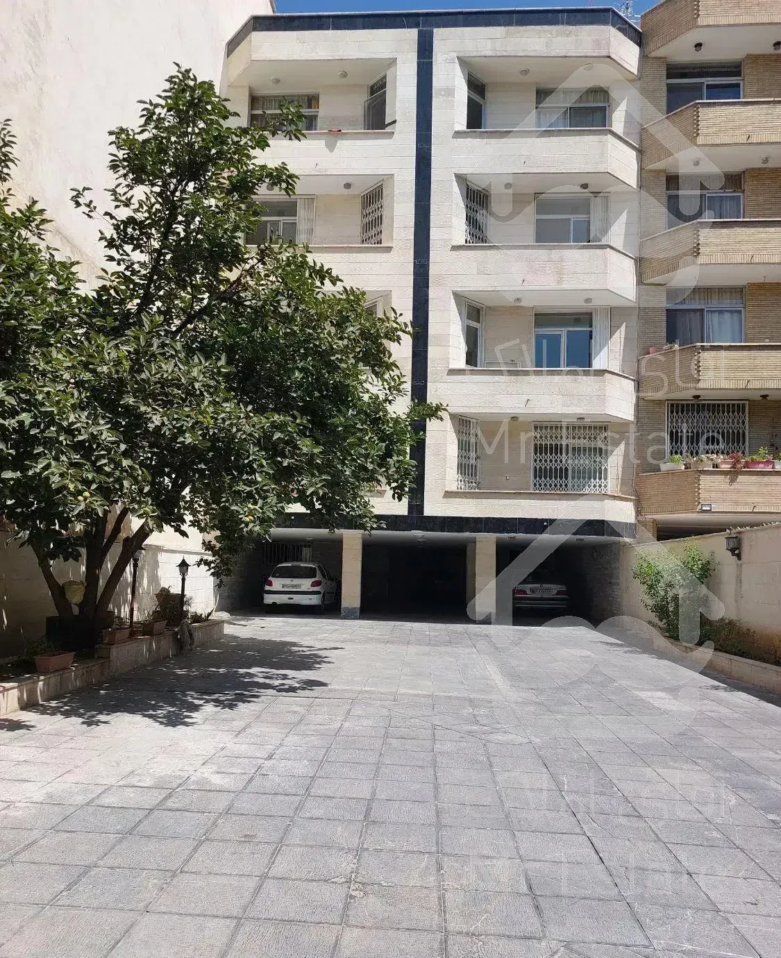 ۲۴۰متر ۳خواب (پارک‌ملت)