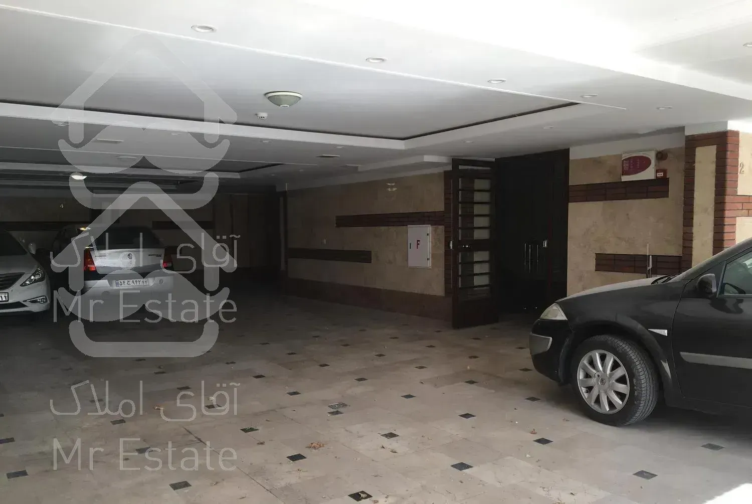 ۹۳ متر / شاهین شمالی / سالن پرده خور