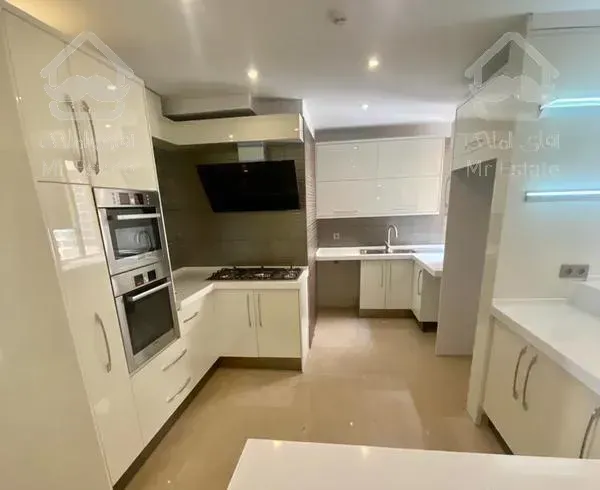 کامرانیه ۲۰۰ متر ۳ خواب ۳ پارکینگ سندی