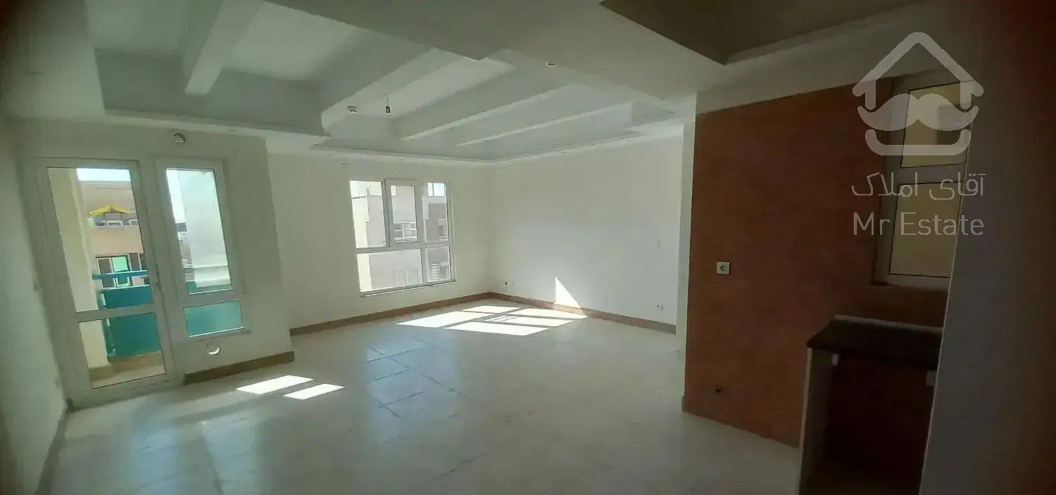 ۶۵ متر ، (نگین مفتح جنوبی) ۱خ‌،غرق در نور