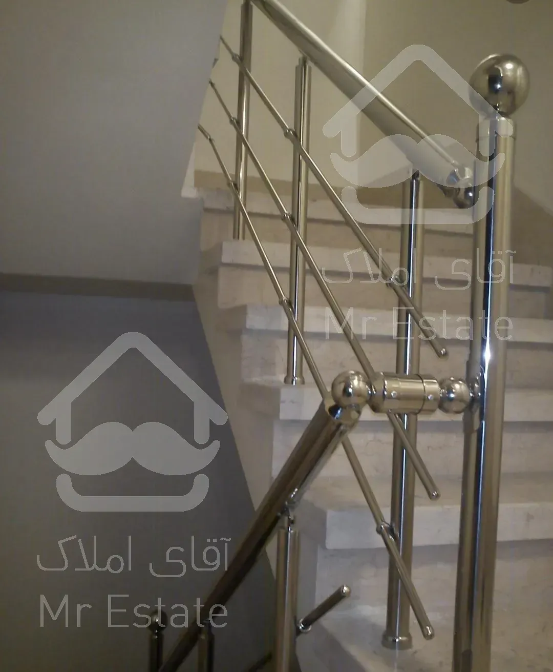 نرده استیل محکم برابر با آهن