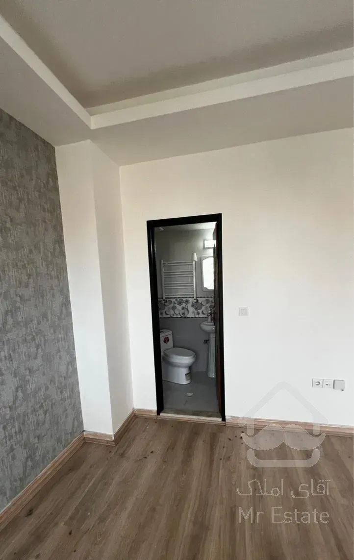 آپارتمان ۱۳۰متر،کف پارکت و کاغذ دیواری،رادیودریا