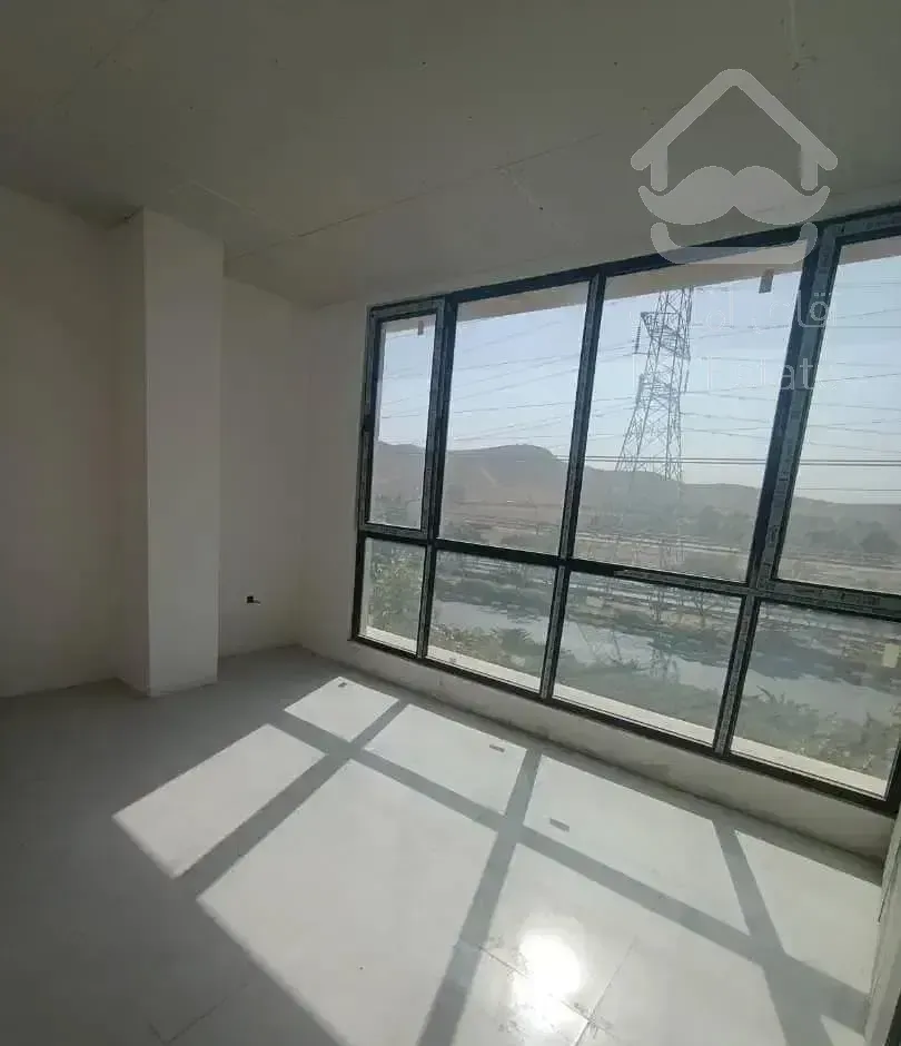 ۱۸۵متر عرض۱۰ /۳خواب نور ویو دار بدون مشرف مطبخ دار