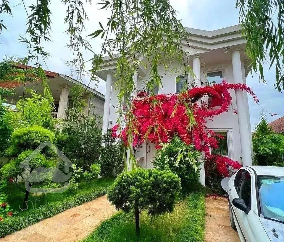 ۲۲۰ متر بنا ۳۰۰ متر زمین