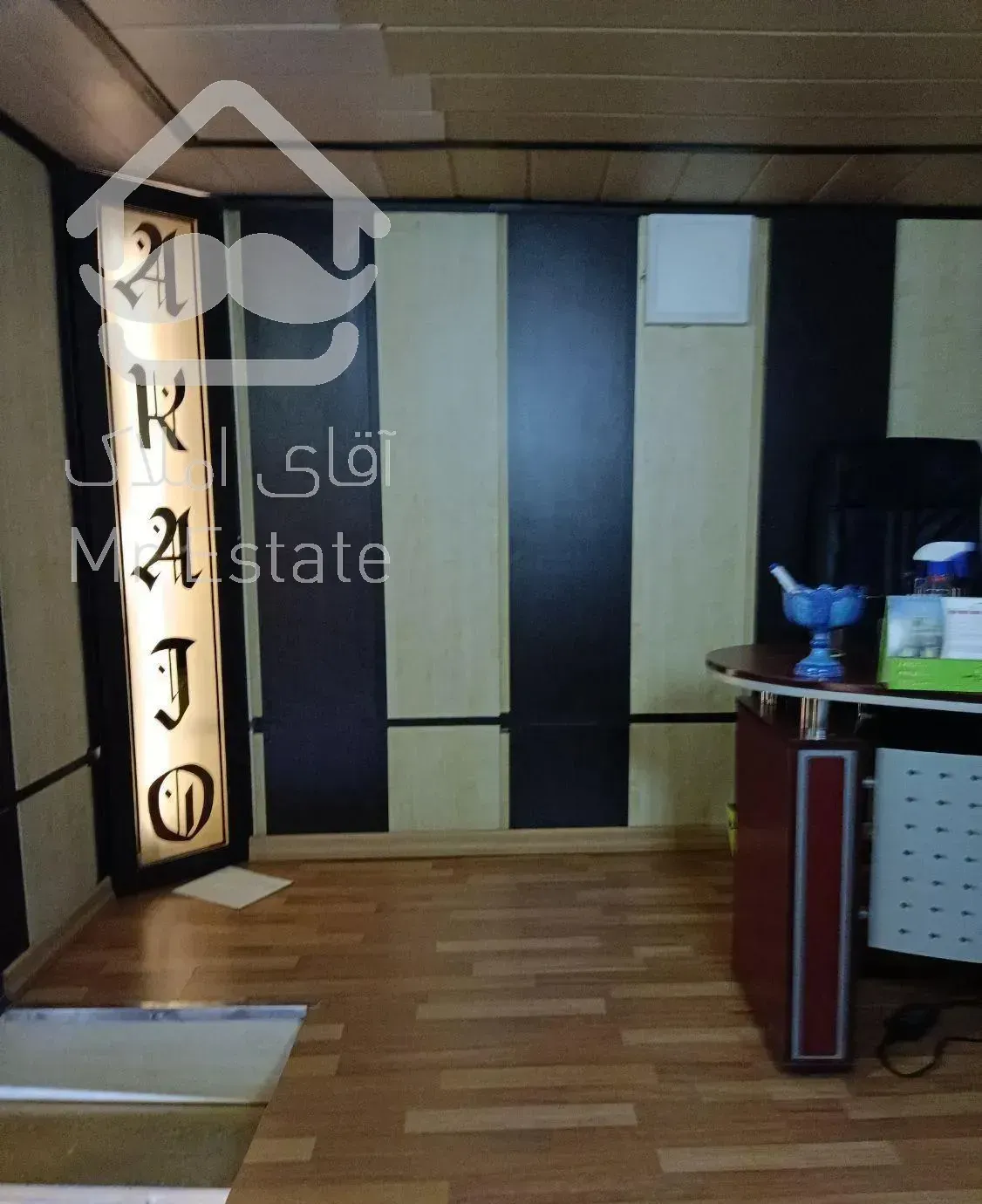 مغازه ۵۰ متری با بالکن