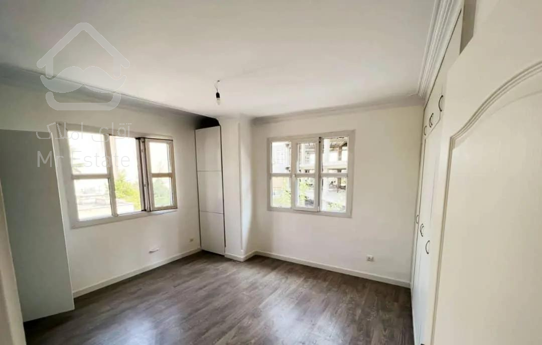 فرمانیه شرقی ۱۳۰ متر سه خواب