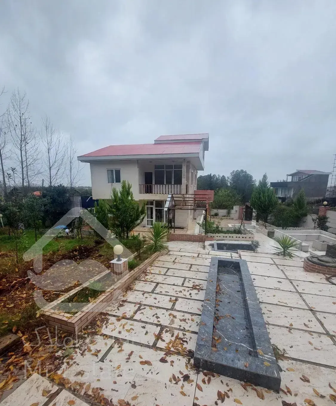 ویلای زمین 1200متر بنا 300متر استخر سرپوشیده