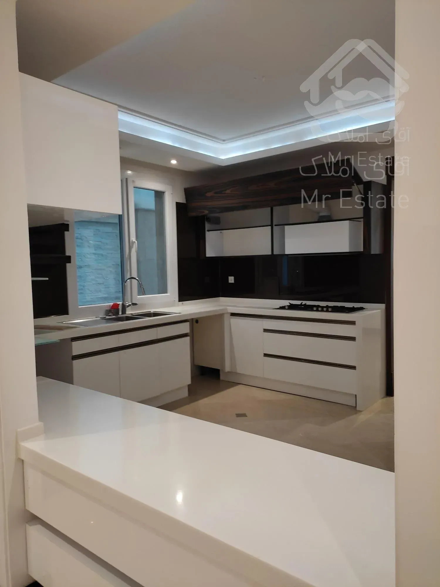 ۱۸۵متر با ۸۵متر حیاط اختصاصی . برج باغ فول مشاعات