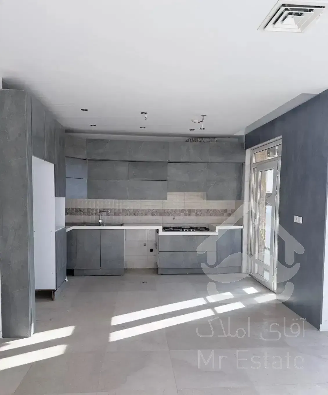 142 متر/سه خواب/2پارکینگ/غرق نور/ویو ابدی