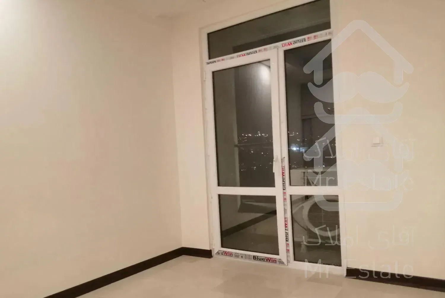 93متر2خواب/نوساز/سندآماده/ویو شرق