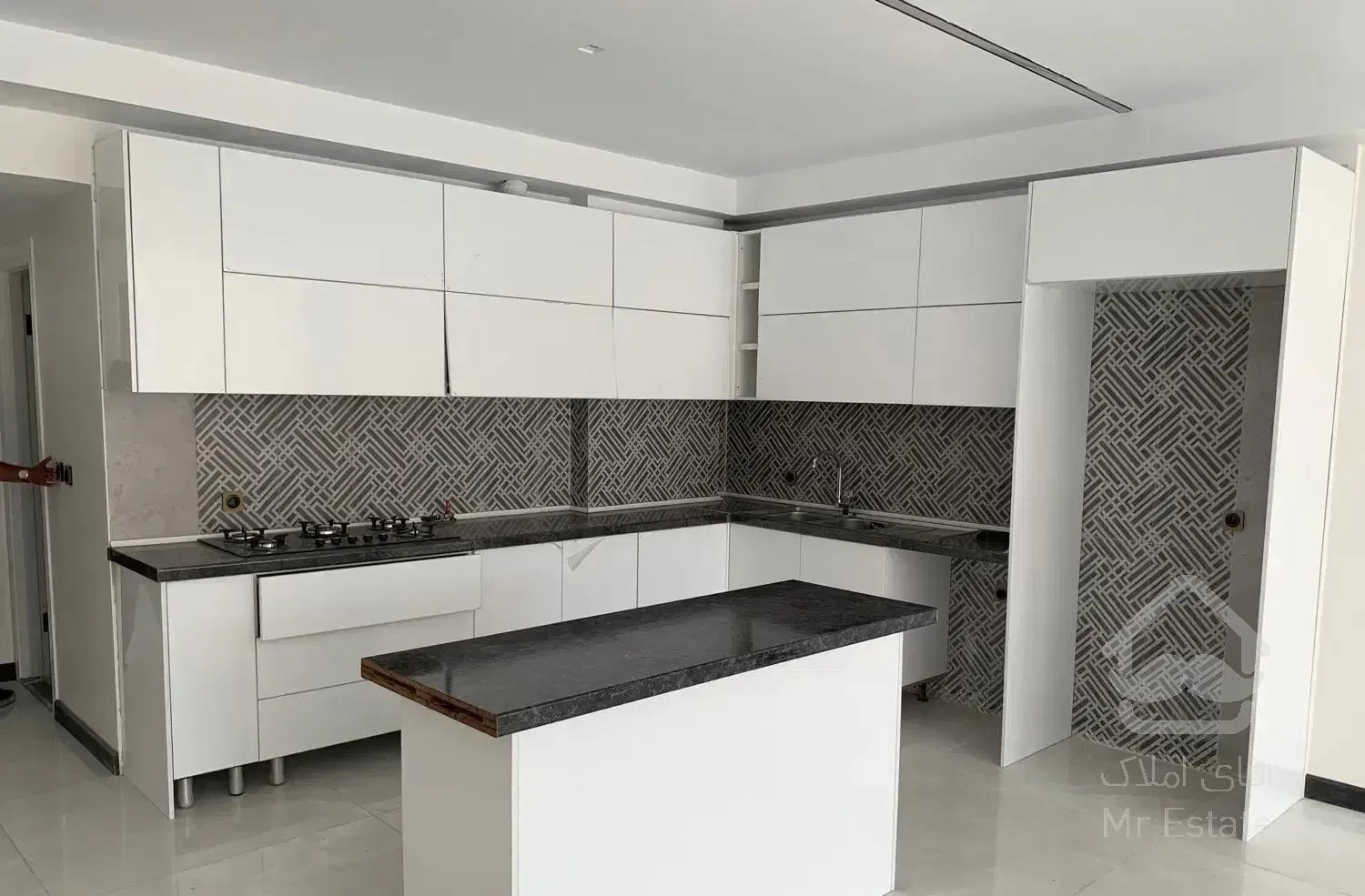 ۱۲۵ متر ۳ خواب به قیمت ترین واحد موجود