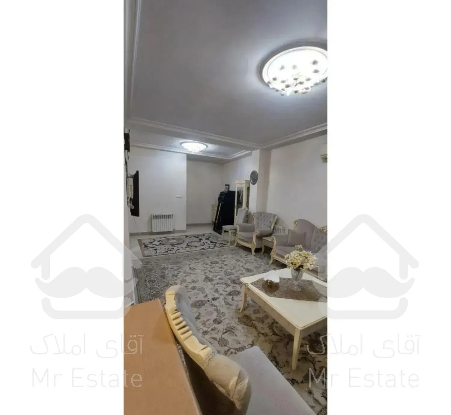 ۵۲ متر / جمهوری/با آسانسور/ تک واحدی/ سرمایه گذاری