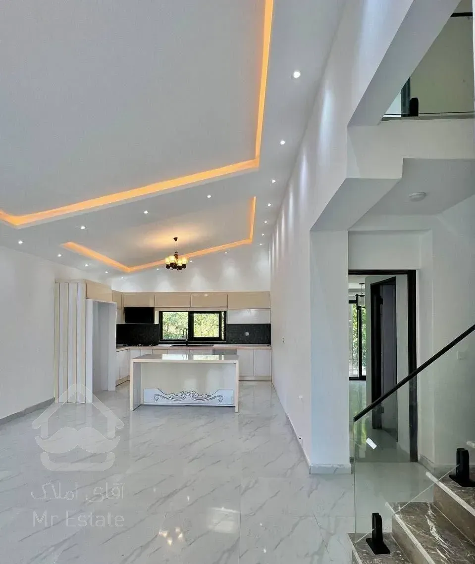 نیم پیلوت استخردار/ویو سرسبزی و بافت مسکونی