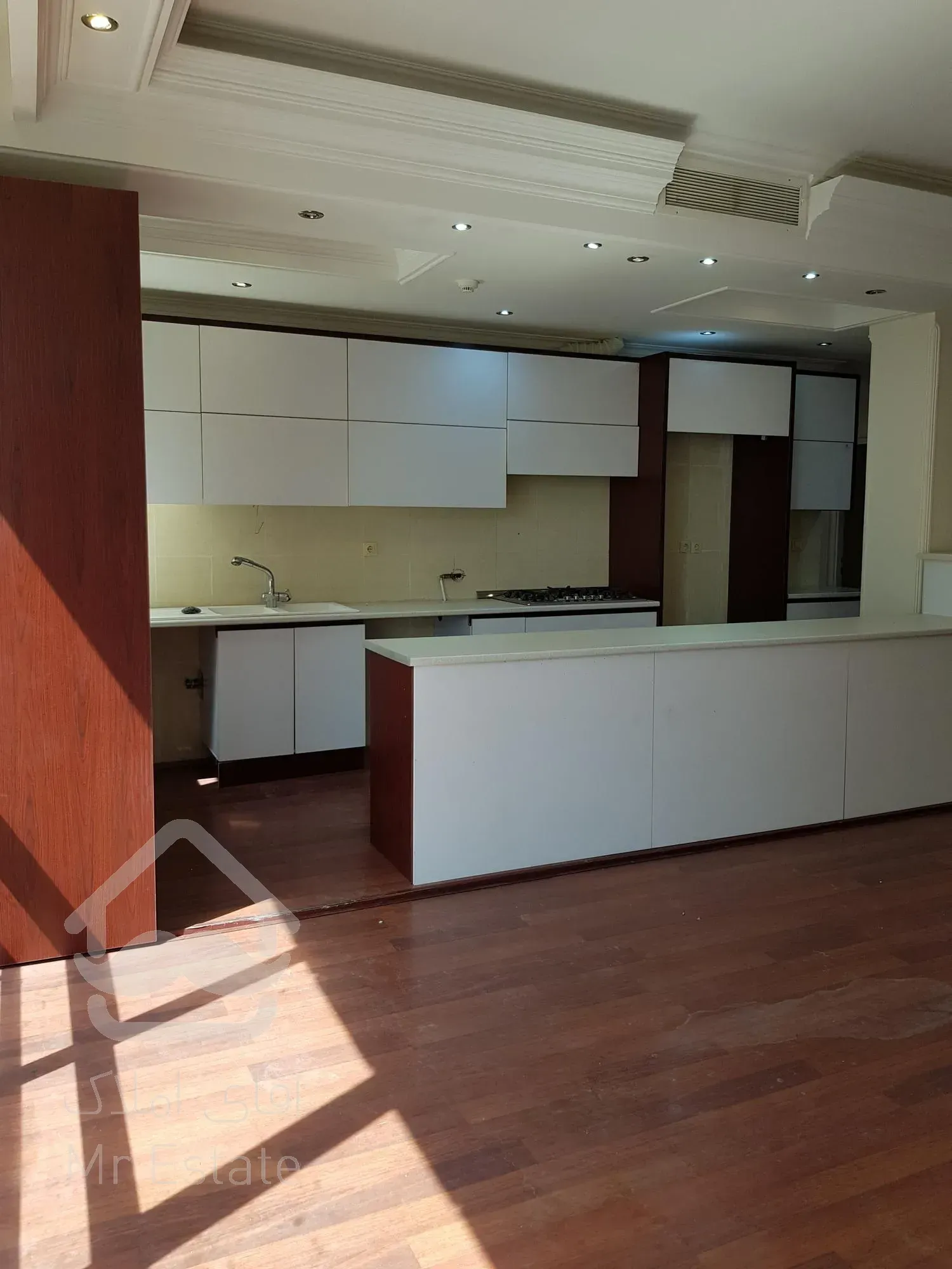 آپارتمان ۱۴۵ متری واقع در سعادت آباد