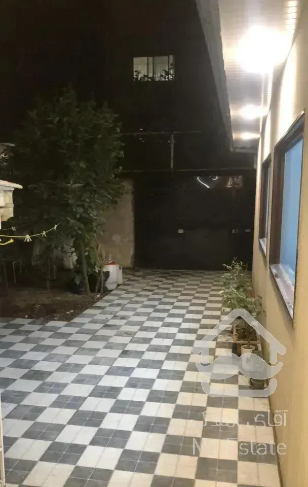 استخردار ۳۰۰ متری نوساز