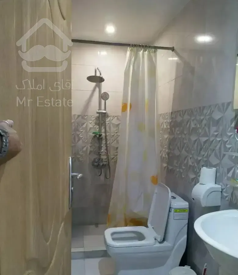 آپارتمان ۱۳۰ متری ۳ خواب / خیابانی  دنج