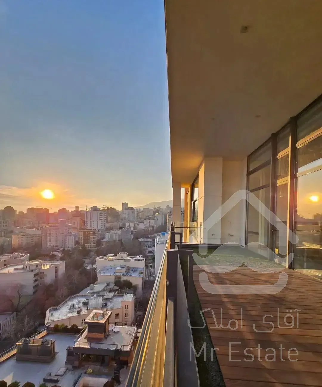 پنت ۲۷۰متری ۳خواب / طبقه ۱۶  کلیدنزداملاک