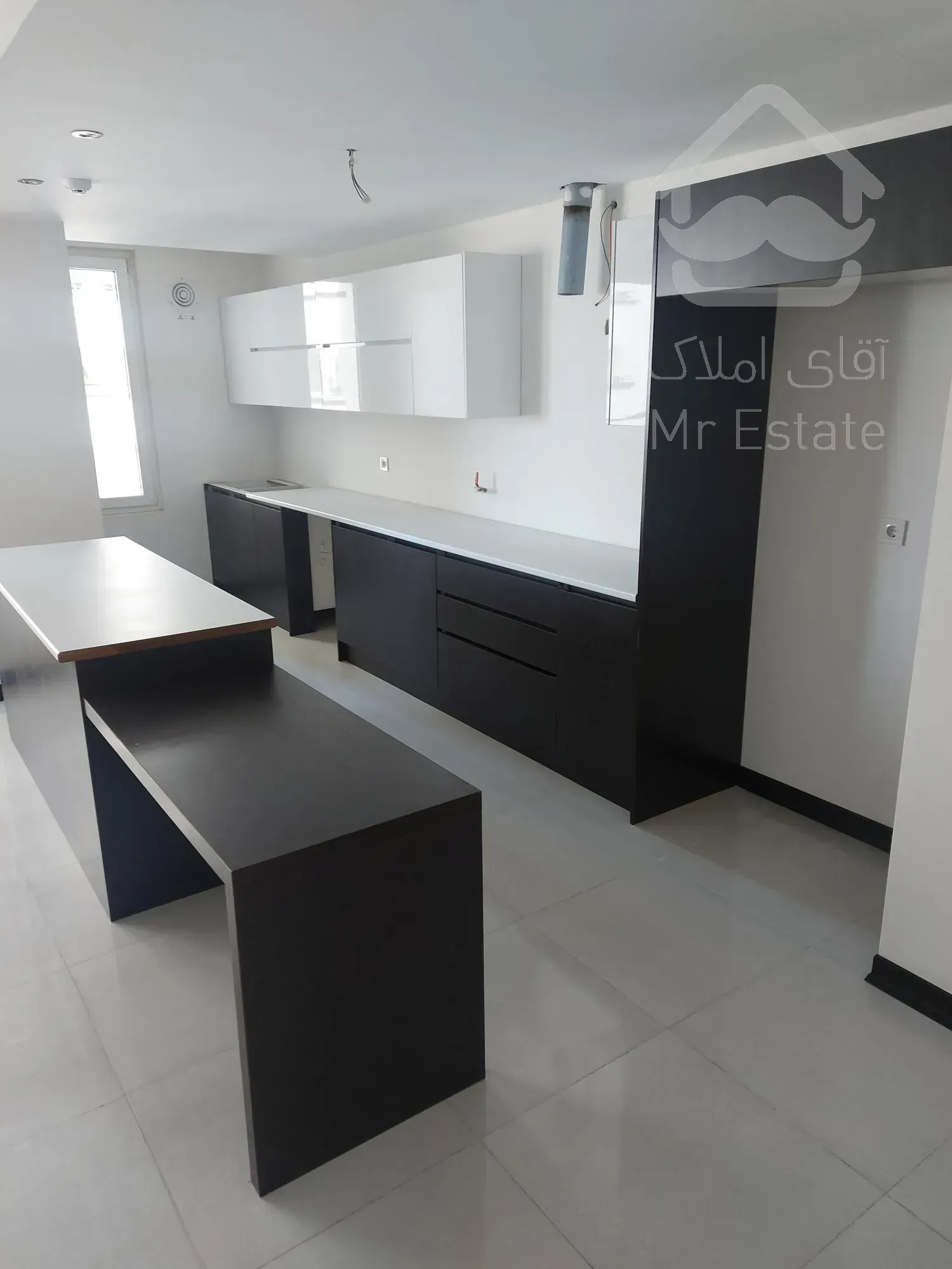 فروش ۱۴۸ متری دریاچه برج به نام سفید