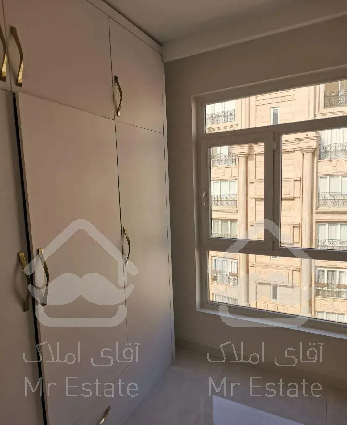 ۱۳۰ متر آپارتمان فروش در اندرزگو غرق نور