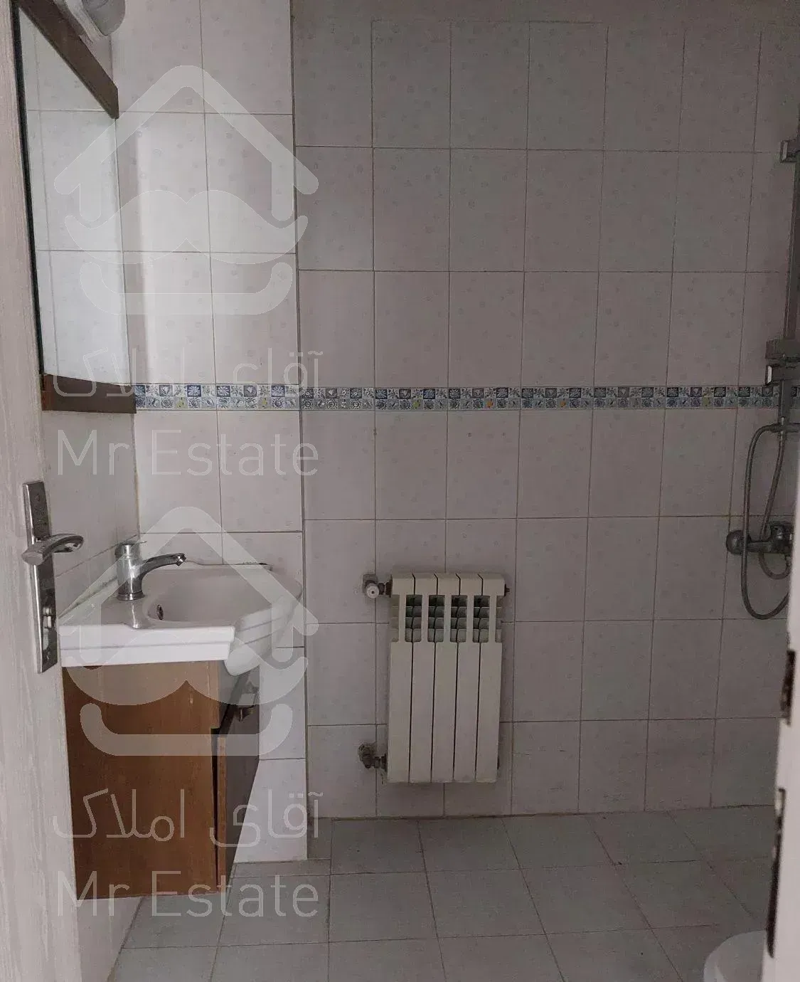 آپارتمان ۱۳۰ متر سه خواب تک واحدی