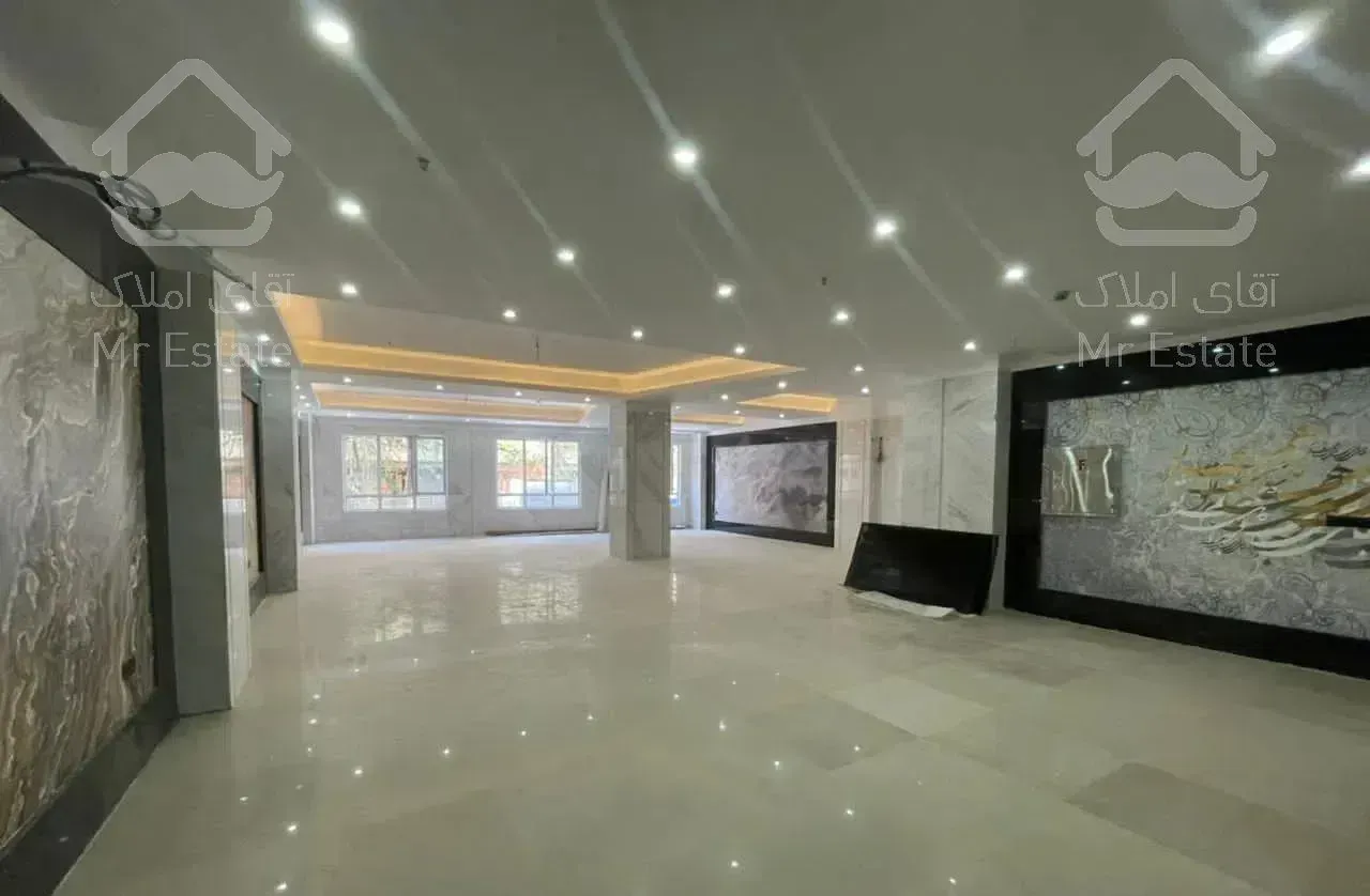 ۳۳۰ متر  و با ارزش  نقطه کامرانیه