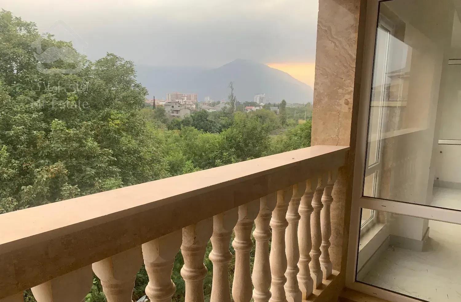 فروش فوری آپارتمان ۱۲۵ متری