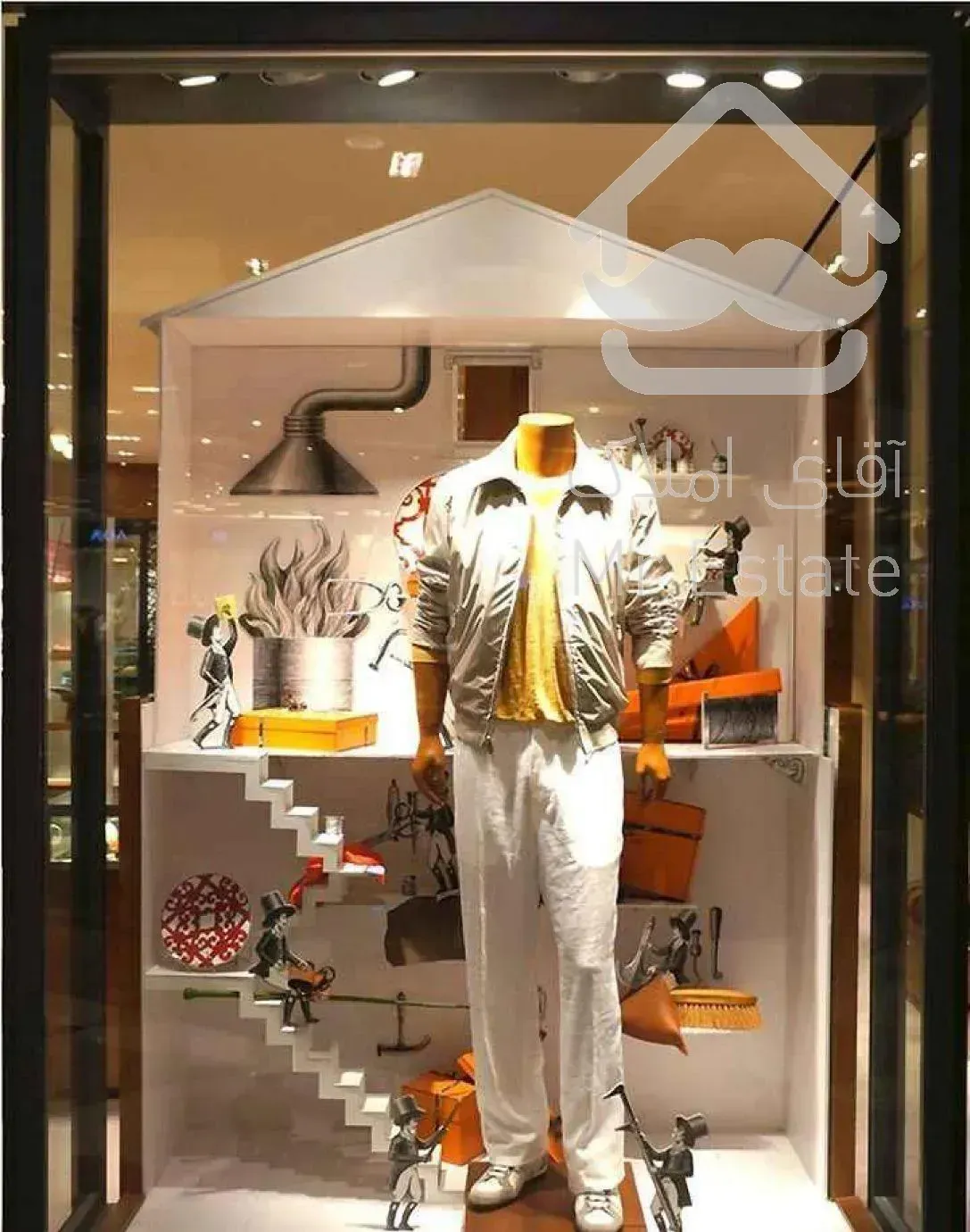 ۸۰ متر . ۴۰ متر کف . ۴۰ متر بالکن‌ . گاندی