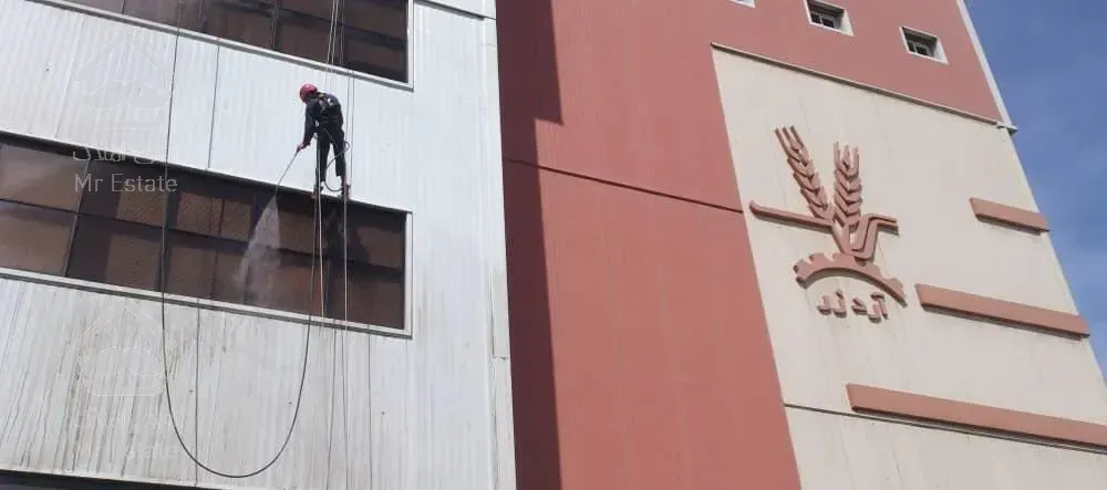 کار در ارتفاع بدون نیاز به داربست پیچ رولپلاک نما