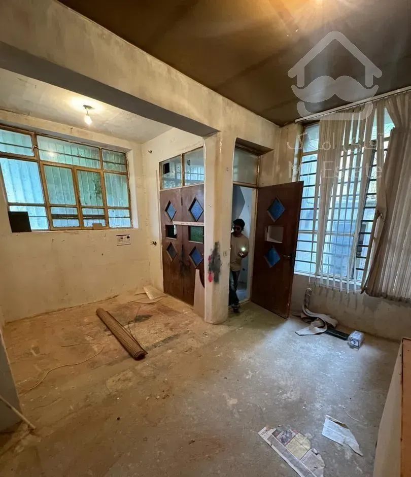 واحد ۵۵ متری/در بست/مجردی/حیاط دار