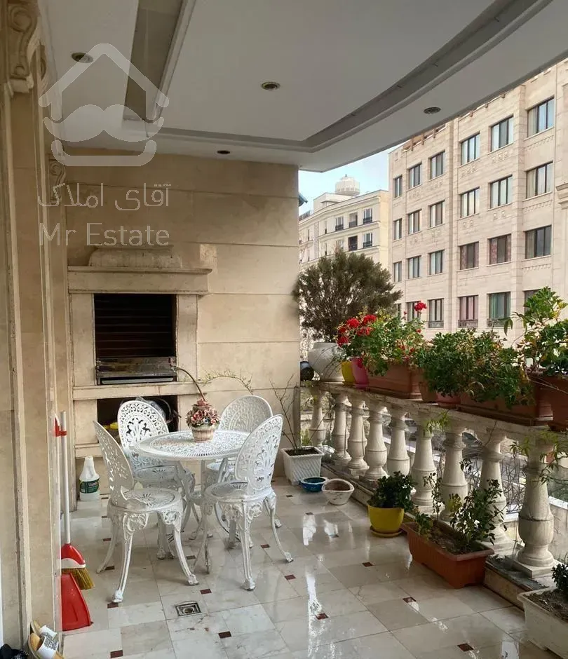 فروش آپارتمان ۲۲۰ متری در نیاوران/ ۲پارکینگ/ فول