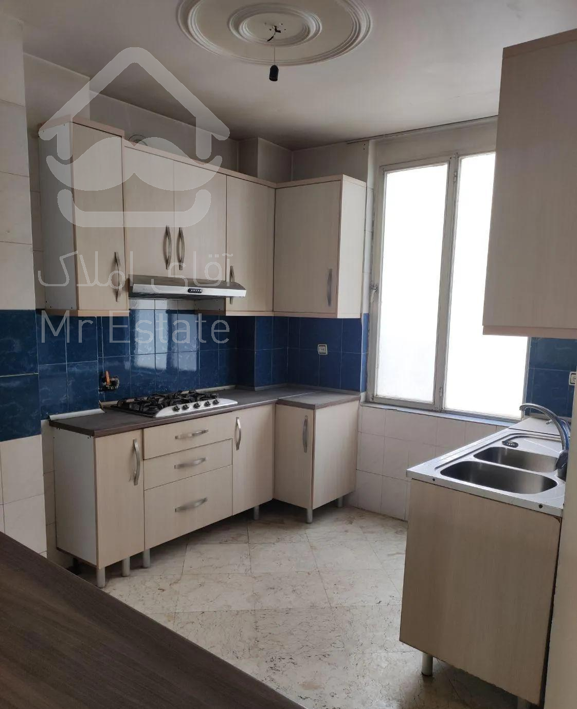 100متر2خوابه/روبرو پارک کوروش