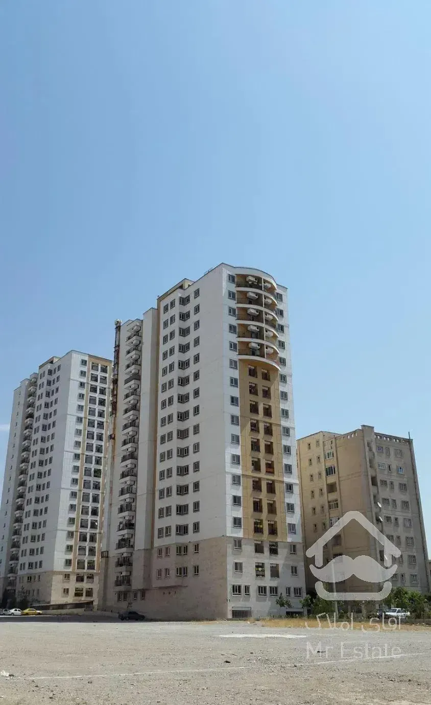 *شهرک چشمه ۵۰ متر مغازه تخلیه زیر برج های شهرک*